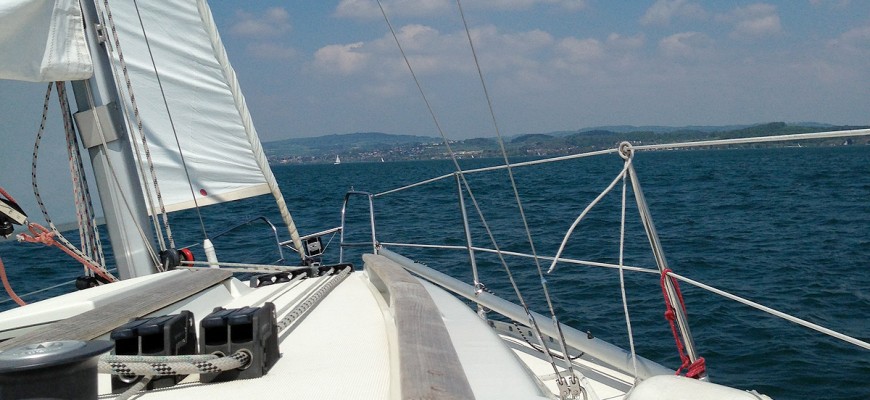 bodensee-auf-eigenem-Kiel-Ausblick-auf-Meersburg