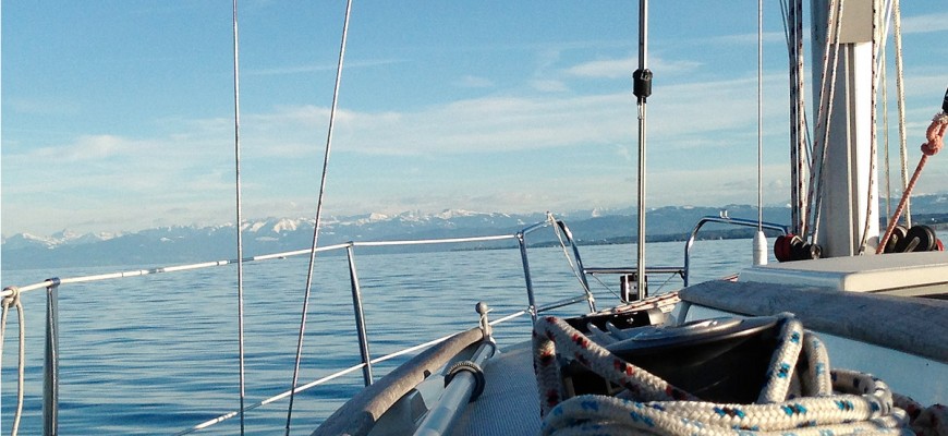 bodensee-auf-eigenem-Kiel-Bergpanorama