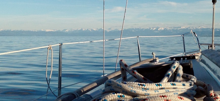 bodensee-auf-eigenem-Kiel-Stille-der-Berge